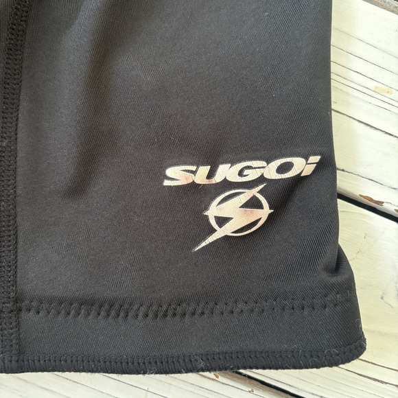 Sugoi Women's Padded Biking Shorts, size Medium - Picture 2 of 7